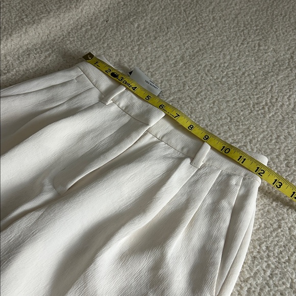 Aritzia The Effortless Pants in Light Birch Size 00Short - Picture 11 of 13